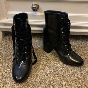 Vintage inspired heeled boots👠